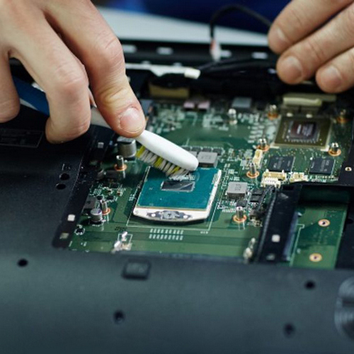 Intrenire si curatare laptop